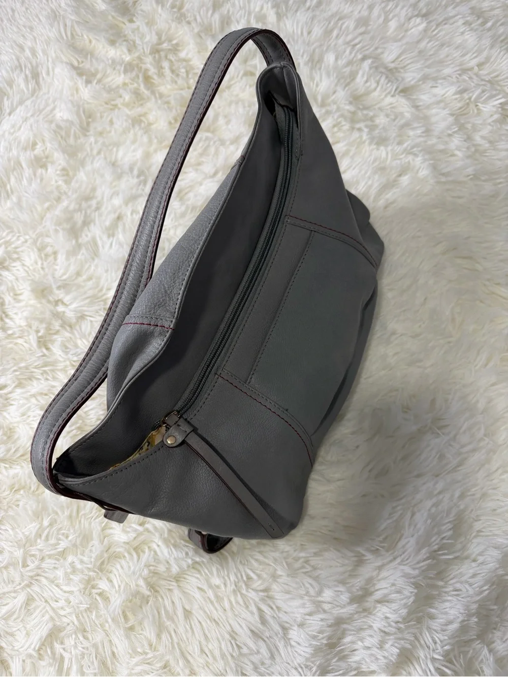 Liz Claiborne Gray Leather Shoulder Bag Pre-loved, timeless Hobo, Classic